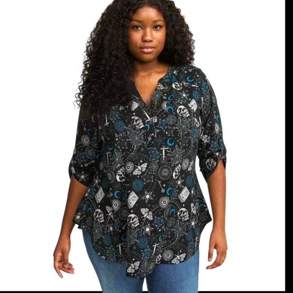 Women's Black and Blue Patterned Top - Picture 1 of 16